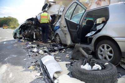 2 Tote und mehrere Verletzte nach Frontalcrash auf der B27 bei Neckarsulm